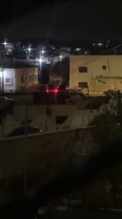 עקוב | כוחות ישראל פותחים במסע תקיפות מסיבי במהלך הסתערותם המתמשכת על הכפר אל-מוג'יר, צפונית מזרחית לרמאללה.