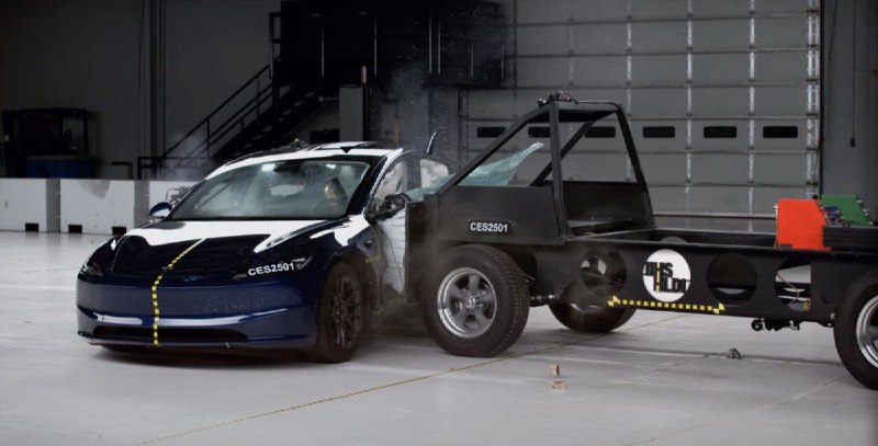 По меньшей мере 15 человек погибли в авариях с участием автомобилей Tesla из-за неисправных электрич