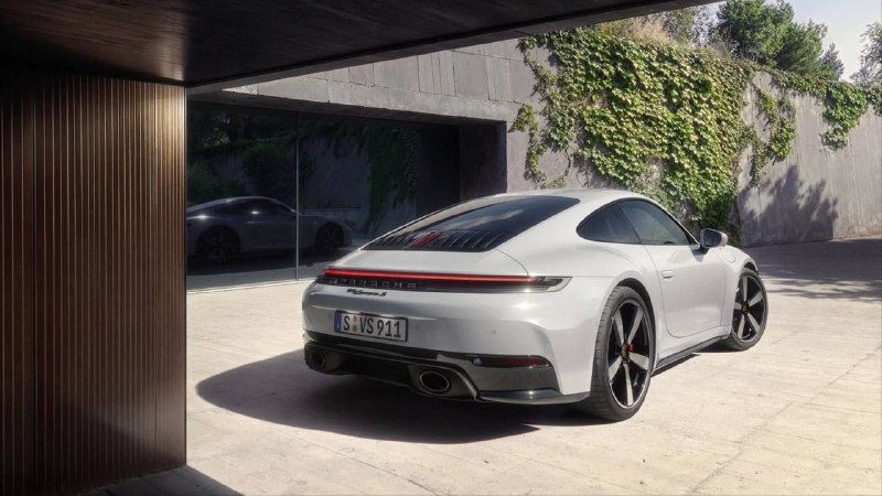 Porsche выкатила обновлённый 911 Carrera S: легендарный спорткар стал ещё круче. 3