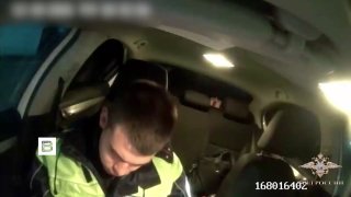 שוטרי משטרת התנועה הצילו ילד בן שנה באזור עמור, אמרה אירינה וולק. הילד החל להיחנק במכונית בפקק. ההורים ראו…