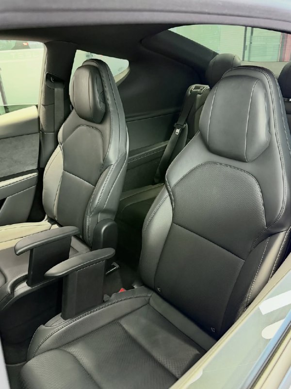 Tesla Model YL — полноразмерный 6-местный электромобиль-внедорожник. 6