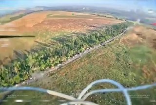 מל"טים אוקראינים של תקיפה FPV זרמו קבוצת תקיפה רוסית במחוז דונייצק, והנחיתו פגעים רבים. היווצרותם של כלי רכ…