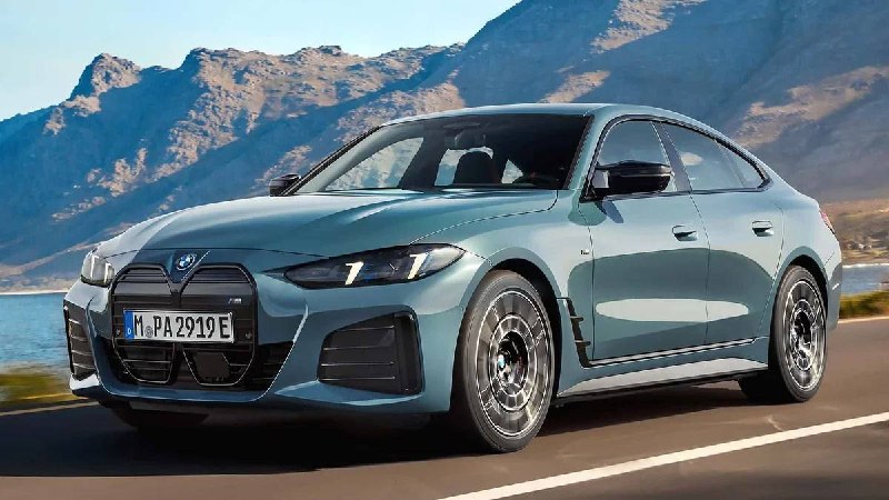 Обновленный лифтбек BMW 4 серии и i4Обновление принесло головную оптику с вертик