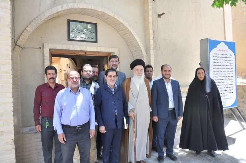 هزاوه تلگرام: 🔸️ آیت الله سید محمد قائم مقامی و دکتر قائم مقامی در روستای هزاوه 📚 کتاب " منشآت قائم مقام فراهانی " ، انتشارت کتابفروشی
