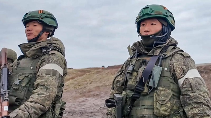 Ukraine's 15th Separate Artillery Reconnaissance Brigade "Black Forest" destroyed a Russian S-300 transporter-loader loaded with missiles.