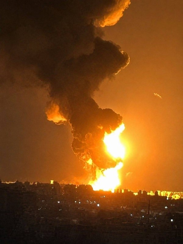 Some more shots of the burning oil depot in Mikhaylovsk, Russia’s Stavropol region.