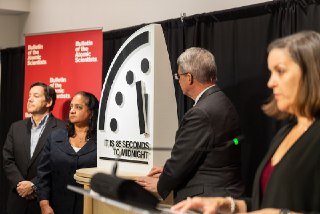 ⚡️ Мир провалил политическое лидерство, и Апокалипсис стал ближе. Ученые перевели стрелки Часов Судного дня: полночь уже через 85 секундЛишь 85 секунд отделяют мир от полуночи — то есть ядерного апокалипсиса — настолько близко к катастрофе мир себя еще не 