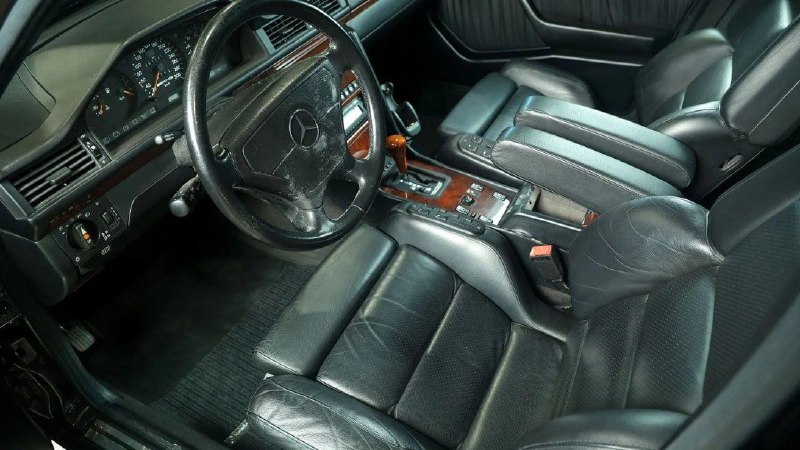 За старый Mercedes W124 планируют выручить от 150 000 до 200 000 $ 4