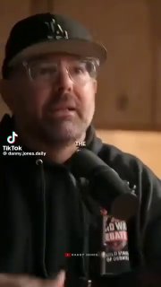צפה כדי ללמוד כיצד דארפה ומטה מקושרים, וכיצד הופעתה של פייסבוק תמיד הייתה הונאה כדי לגרום לך לדווח על עצמך…
