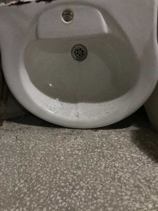 Раковина-умывальник с краном и сливным шлангом  - 15 лари.. — фото 1