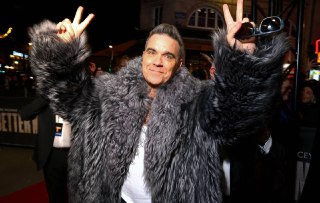 FIFA делает шоу: Робби Уильямс возглавит звёздную церемонию ЧМ-2026Жеребьёвка Чемпионата мира по футболу 2026 обещает стать одной из самых масштабных и насыщенных музыкальных церемоний FIFA: Робби Уильямс, Николь Шерзингер, Village People и Андреа Бочелли 