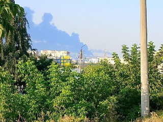 Украина атаковала два российских НПЗ🔵 Ильский нефтеперерабатывающий завод в Краснодарском крае атаковали украинские беспилотники в ночь на 8 августа, сообщил оперштаб региона. Из-за падения обломков возник пожар, следует из сообщения штаба. По предваритель