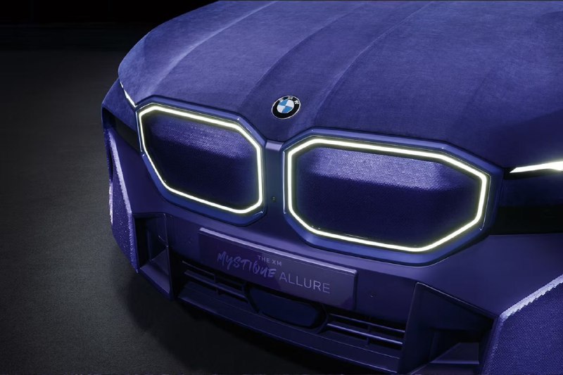 BMW обшила кузов кроссовера XM бархатом 2