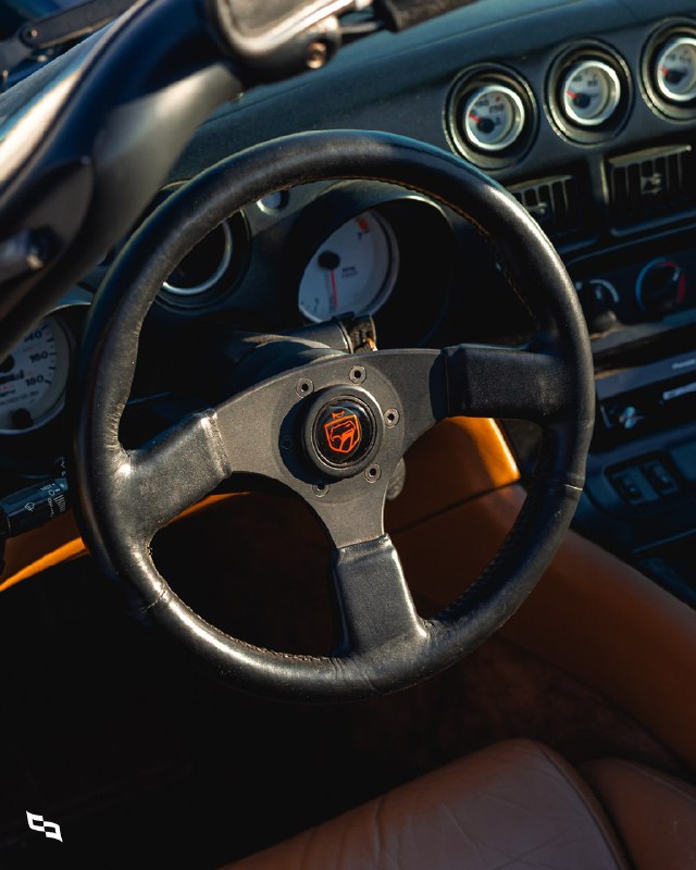 Dodge Viper RT/10 1994 года — это воплощение чистоты и аутентичности: 8-литровый атмосферный двигате 6