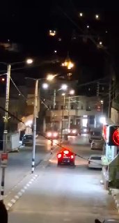 חלק מכוחות הכיבוש הסתערו על העיירה בית פוריק ממזרח לשכם ופשטו על בית.