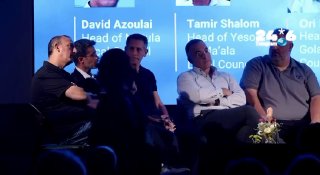 🇮🇱 Yesterday, the mayor of Kiryat Shmona thanked Prime Minister Netanyahu for "the development of three new neighborhoods, the train line, and the University of Kiryat Shmona." This is how you make change" Today he says: Eyal Ostrinsky (Yor Kekel) is the Prime Minister of Kekel. They are the government, where the government was not...'.