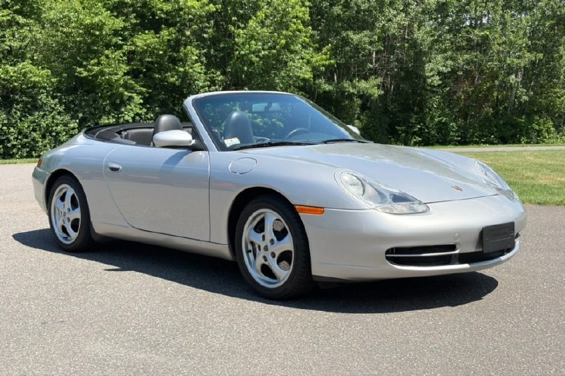 🚗💨 Восьмигодичная «Porsche 911 Carrera Cabriolet» в снеговских «Arctic Silver