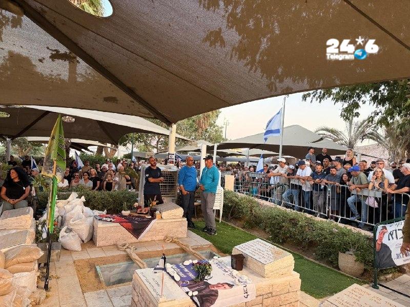 🇮🇱 איתי גל-און. אלפים משתתפים באילת בהלוויה של רס"ם תמיר וקנין ז"ל, שנפל אתמול כתוצאה מפיצוץ מטען בלבנון.