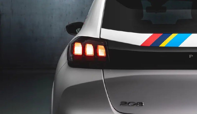 Хэтчбек Peugeot 208 получил спортивную версию в ретро-стиле 3