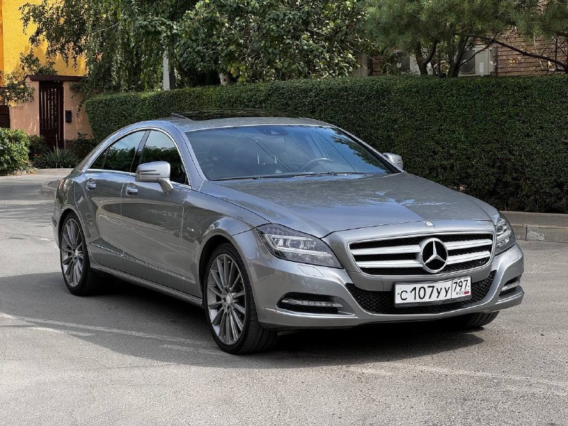 Mercedes-benz 2012 3.5 /221ткм

Легендарный mercedes-benz cls он же всеми любимый «банан» в отличном состоянии по первой цене
Кузов в отличном состоянии, преимущественно в родной краске / присутствуют вторичные окрасы что вполне адекватно для автомобиля этого года выпуска, ни грамма шпаклевки
В автотеке есть несколько расчетов, но самый большой из них 250тр что совсем незначительно для авто премиум сегмента
Очень красивый салон в редком бордовом исполнении
Жирная комплектация с подкачками сидений и люком что не часто встретишь у данной модели авто
Технически так же в хорошем состоянии, недавно заменены задние баллоны пневмы+датчики
Ходовая в хорошем состоянии
Пневма обслужена и не требует никаких вложений
Мотор работает хорошо не троит и не дымит
Цена: 1695000₽
+79381444463 - фотография - 2