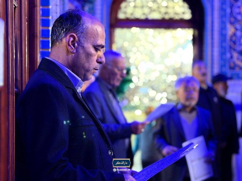 הבוקר; נוכחותם של עולי הרגל של המקדש הקדוש של רזאווי ליד קברו הזוהר של האזרת הגדול האייתוללה חמינאי בדאר אל…
