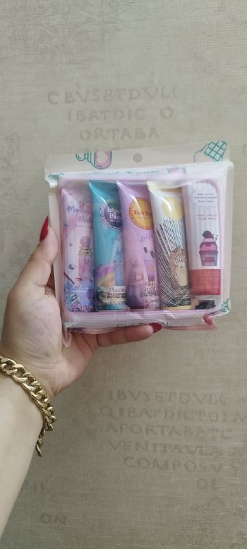 💄 اوریفلیم با نگین😘💄: این پک ۵ عددی کرم دست تو کیفی چهارمین جایزمونه برای قرعه کشیانشالله با اولین فاکتور این جایزه که به گردونه شانس اضافه می