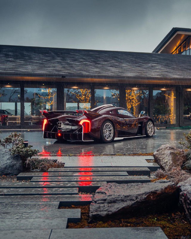 Pagani Huayra R 10