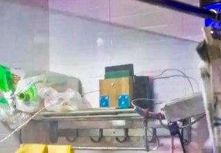 В Китае мужчина включал соседу истории о призраках более 10 часов в день, чтобы отомстить ему после ссоры, сообщает South China Morning Post со ссылкой на Минюст Китая.Инцидент произошел в городе Гуанчжоу. Мужчина по фамилии Лу поставил колонку у общей сте