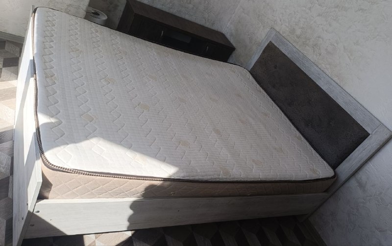 Продам кровать 150 на 200см, состояние хорошее + матрас после химчистки - 300 лари — фото 1