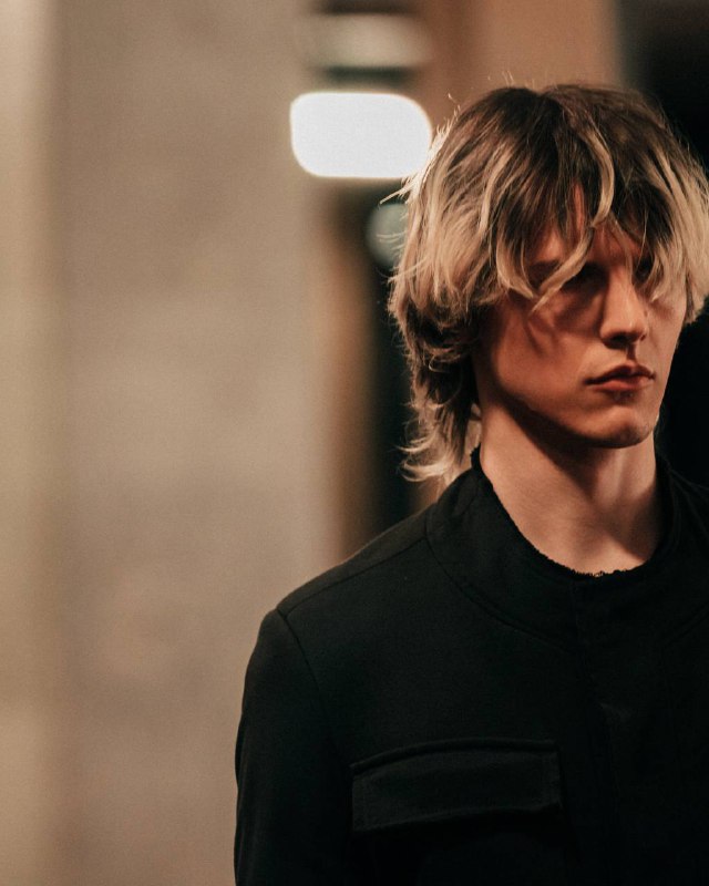 Ваша гостья Мария Туева 🌹Яндекс Маркет провел в Санкт-Петербурге показ сезона «осень-зима 2025/26» с актуальными коллекциями от локальных и зарубежных брендов.Мероприятие Fashion Show прошло в Российской национальной библиотеке — и впервые в Северной столице.Всего в показе были представлены 100 образов из коллекций 60 брендов. Среди них как молодые локальные марки, так и крупные бренды, родом из Петербурга. Также на подиуме появились образы из Ultima Яндекс Маркета и коллекции популярных зарубежных брендов. За все образы отвечали стилисты Никита и Илья Хованские (номинанты рейтинга Forbes «30 до 30» 2025 года, в категории «Мода и дизайн»), а продюсером показа выступил Артем Кривда.P.S. По волосам — мы все еще в депрессии 🥀Ваша гостья Мария Туева 🌹Яндекс Маркет провел в Санкт-Петербурге показ сезона «осень-зима 2025/26» с актуальными коллекциями от локальных и зарубежных брендов.Мероприятие Fashion Show прошло в Российской национальной библиотеке — и впервые в Северной столице.Всего в показе были представлены 100 образов из коллекций 60 брендов. Среди них как молодые локальные марки, так и крупные бренды, родом из Петербурга. Также на подиуме появились образы из Ultima Яндекс Маркета и коллекции популярных зарубежных брендов. За все образы отвечали стилисты Никита и Илья Хованские (номинанты рейтинга Forbes «30 до 30» 2025 года, в категории «Мода и дизайн»), а продюсером показа выступил Артем Кривда.P.S. По волосам — мы все еще в депрессии 🥀