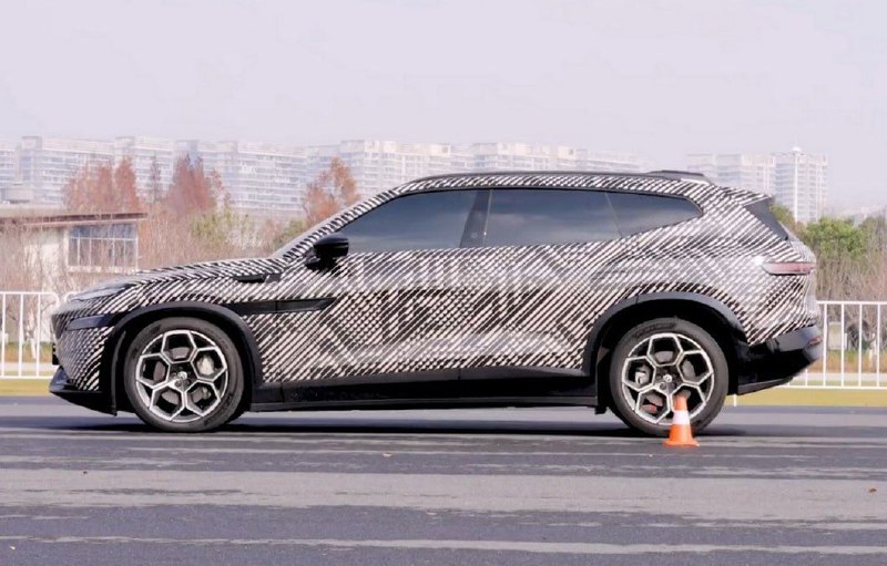 Volkswagen готовит к премьере новый флагманский электрокроссовер 4
