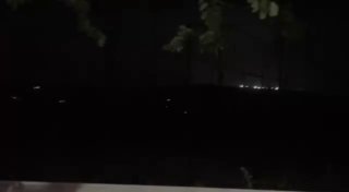 טנק מרכבה מכוון את העיירה אל-מנצורי עם מספר פגזים