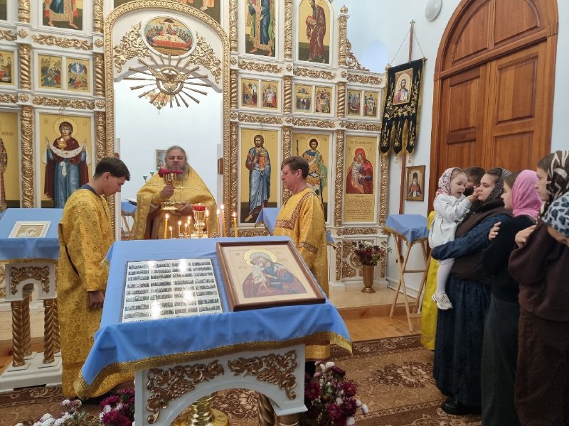 אלוהים יברך אתכם חברים יקרים שלי. חג שמח שליח ה-70 לוק האוונגליסט, צייר אייקונים.