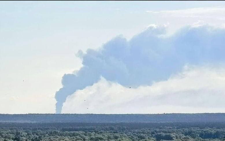 Le Corps d'Azov, le SBU et les forces de systèmes sans pilote ont frappé les infrastructures essentielles du port occupé de Mariupol dans une opération conjointe. Les cibles étaient les sous-stations électriques, les systèmes radar, les installations de réparation, la tour de contrôle, l'entreposage du carburant et le navire de charge Lady Augusta.