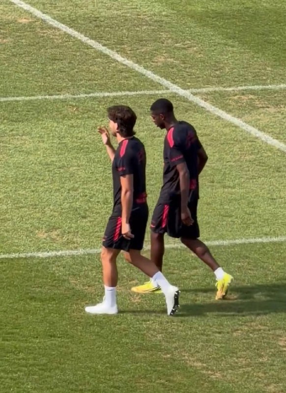 Football Twitts: + داداش خیلی لاشی ای وقتی بارسا بودم مارو از چمپ حذف کردی- غمت نباشه این فصل باهمدیگه حذفشون میکنیم@Futball_Twitts | روب