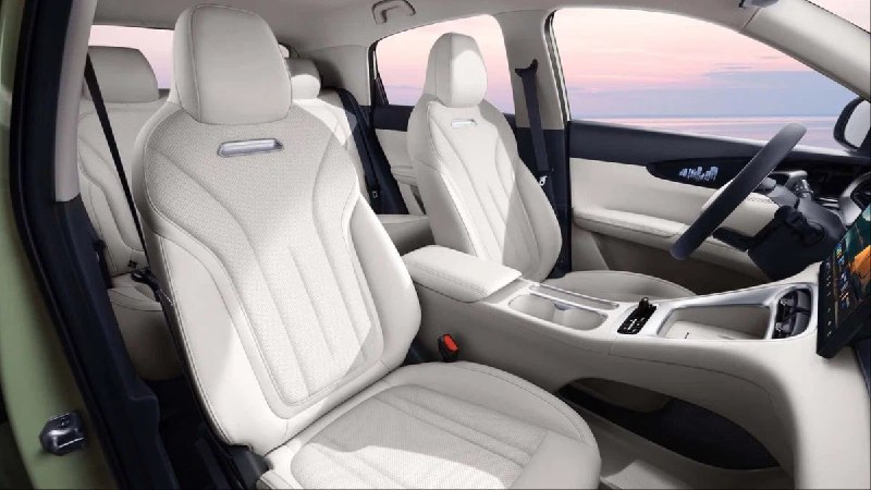 Geely EX2 — электрокар за 1,2 млн ₽ появился в Белоруссии 4