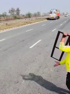 ️גברים הודים תוקפים משאיות שלדעתם נושאות בשר בקר.