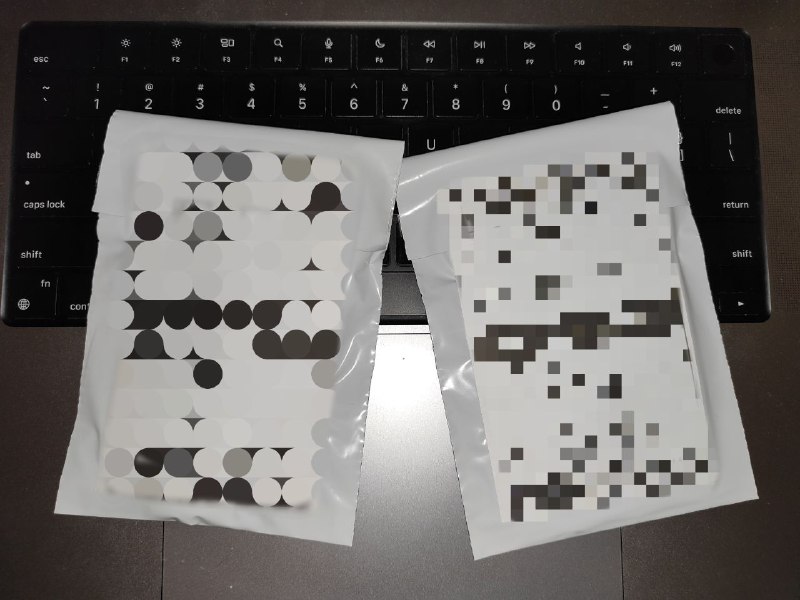 Упаковал первые заказы платёжного браслета. Оказывается, нужна только маркировка (большая и размытая на фото) на самом пакете: этикетку при таком способе можно не клеить (маленькие). По крайней мере, так говорят блогеры.На самом озоне довольно сложно найти информацию: нет подсказок в нужных местах, много видео на одну тему разной длины, которые могут и не ответить на нужный вопрос. Хотя опытные продавцы рекомендуют искать именно там.Также слышал информацию, что на товаре должна быть этикетка как на 4 фото. Самозанятым (пока) это не нужно, но с другой стороны сейчас я – ИП на НПД, и вопрос неоднозначный. Ещё один плюс, покупатель будет знать о товаре больше. Но главный момент заключается в том, что в случае возврата товар будет легче вернуть. Поэтому на сам товар, на всякий случай, наклеил также свои штрих-коды.Упаковал первые заказы платёжного браслета. Оказывается, нужна только маркировка (большая и размытая на фото) на самом пакете: этикетку при таком способе можно не клеить (маленькие). По крайней мере, так говорят блогеры.На самом озоне довольно сложно найти информацию: нет подсказок в нужных местах, много видео на одну тему разной длины, которые могут и не ответить на нужный вопрос. Хотя опытные продавцы рекомендуют искать именно там.Также слышал информацию, что на товаре должна быть этикетка как на 4 фото. Самозанятым (пока) это не нужно, но с другой стороны сейчас я – ИП на НПД, и вопрос неоднозначный. Ещё один плюс, покупатель будет знать о товаре больше. Но главный момент заключается в том, что в случае возврата товар будет легче вернуть. Поэтому на сам товар, на всякий случай, наклеил также свои штрих-коды.