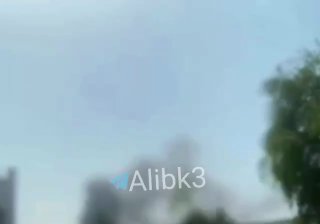 תמרות עשן עולות בבסיס הצי החמישי בבחריין