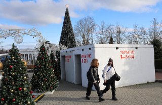 🌐 В аннексированном Крыму власти официально начали замедлять и отключать мобильный интернет, объясняя это мерами безопасностиОграничения вводятся на неопределенный срок — «до окончания “СВО”».👁 Однако решение не поддержали даже сторонники войны. Жители пол
