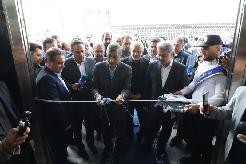 בנוכחות סגן הנשיא בפועל וראש המוסד הנשיאותי;