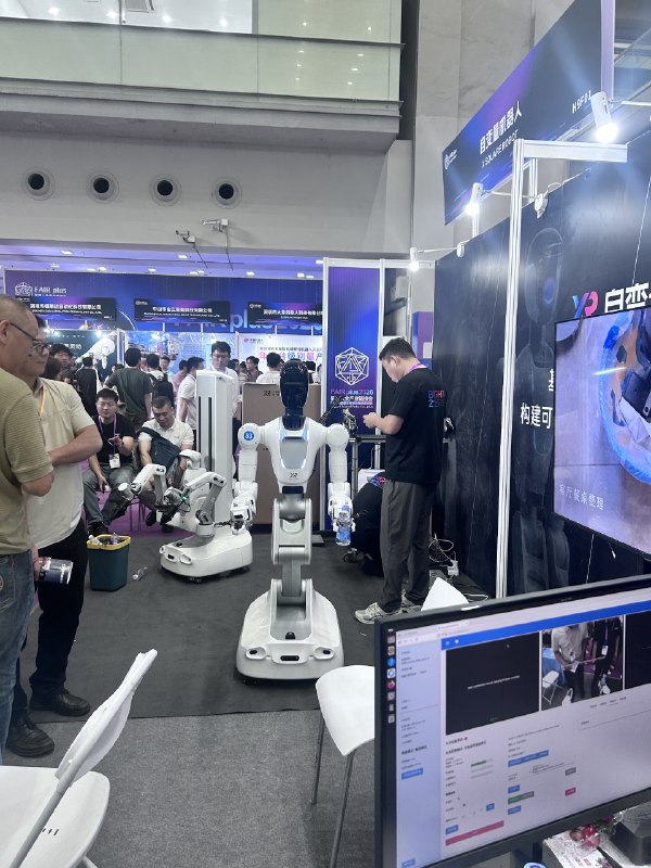 有木有即友在今天机器人展，可coffee chat约起来