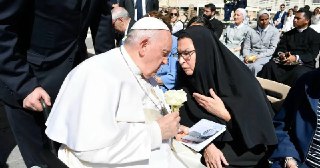 Инокиня Васса (Ларина) имела все шансы стать «женским лицом» Русской церкви в соцсетях, ее ролики набирали десятки тысяч просмотров.Но наступило 24 февраля 2022 года, и сестра Васса заняла евангельскую позицию.Происходящее в Украине и позиция патриарха Кир