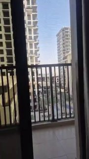 Сообщается о попадании иранского беспилотника в жилой дом в Дубае. Предположительно, после попадания беспилотник не взорвался.