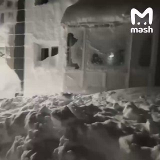 Весь снег России, кажется, свезли на Камчатку — там навалило столько, что полуостров обновил рекорд по осадкам с начала 21 века. Сугробы выросли аж до четвёртых этажей.больше не думайте ❗ Подписывайся на Mash