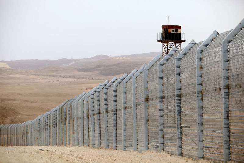 כתב עברי ערוץ 12 תרגום קודס: "הצעיר המצרי שנעצר לאחר שחצה את הגבול ממצרים לשטחים הכבושים אמר במהלך חקירותיו…