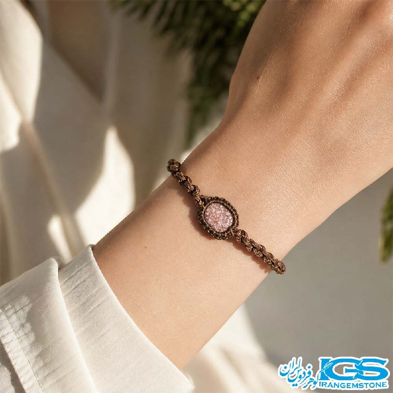 گوهر فردوس ایران: دستبند آمیتیست مکرومه بافی | سنگ آرامش و تعادل ذهن💜🖤✅ تنظیم و تعادل چاکرای تاج و ریشه✅ آمیتیست: آرامشبخش، ضد اضطراب، تق