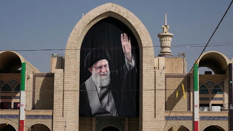 איראן: עשרות מנהיגים זרים, בהם מדבדב ור"מ פקיסטן, בלוויית חמינאי