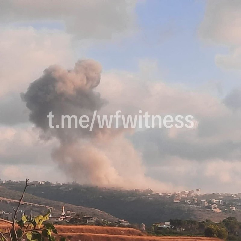 ️🇱🇧🇮🇱 פיצוץ גדול נצפה באל-מנצורי, דרום לבנון, כתוצאה מפעילות ההריסה הישראלית.