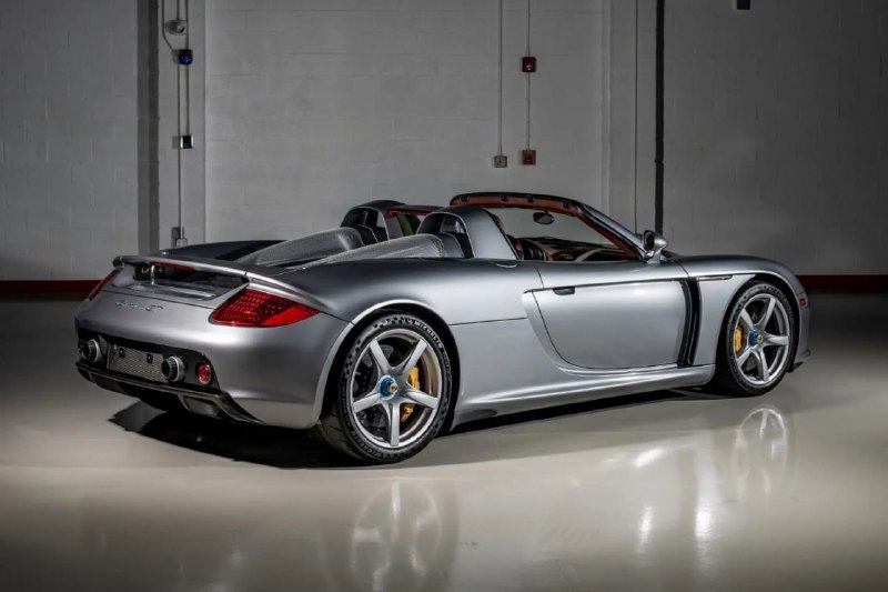 Редчайший 20-летний Porsche Carrera GT с пробегом меньше 1000 км пустят с молотка — за суперкар хотя 2